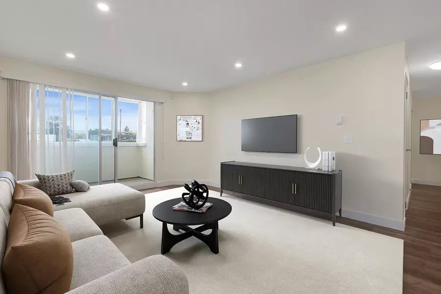 7175 134 ST #101, Surrey, BC V3W 4T1