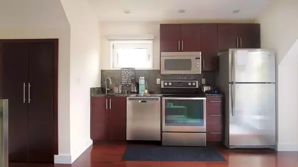 Vancouver, BC V6R 1X1,4465 W 7th AVE