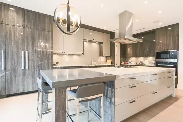 North Vancouver, BC V7R 4A5,4341 Carolyn DR