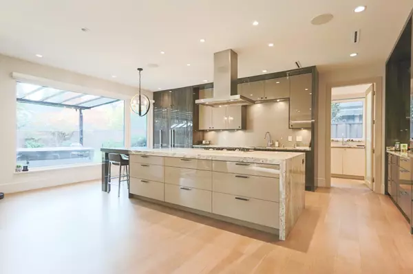 North Vancouver, BC V7R 4A5,4341 Carolyn DR