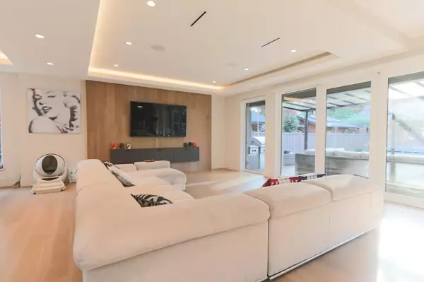 North Vancouver, BC V7R 4A5,4341 Carolyn DR