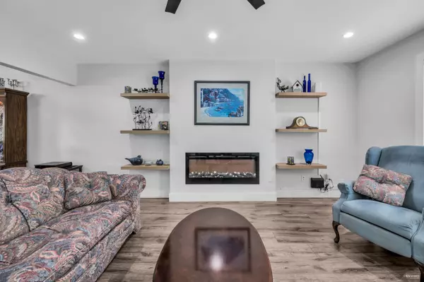 Surrey, BC V3R 6Z9,8855 146a ST