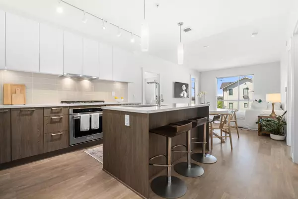 North Vancouver, BC V7L 0G3,615 E 3rd ST #205