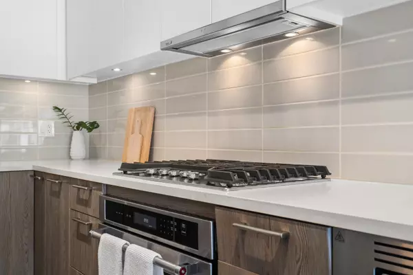 North Vancouver, BC V7L 0G3,615 E 3rd ST #205