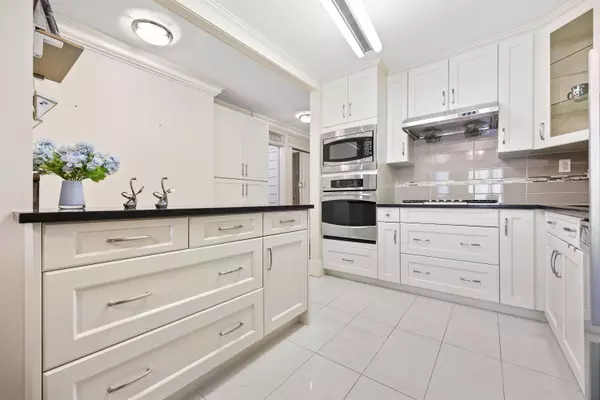 Vancouver, BC V6N 4K6,5723 Collingwood ST #312