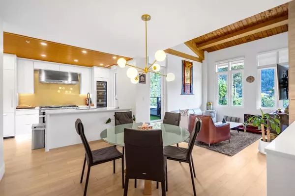 West Vancouver, BC V7W 2B2,6691 Nelson AVE #301