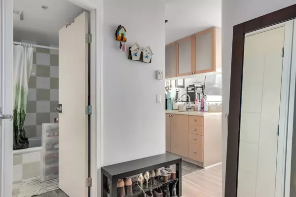 Vancouver, BC V6E 4R7,1003 Burnaby ST #1406