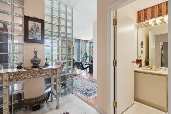 Vancouver, BC V6G 3C9,1500 Alberni ST #13C