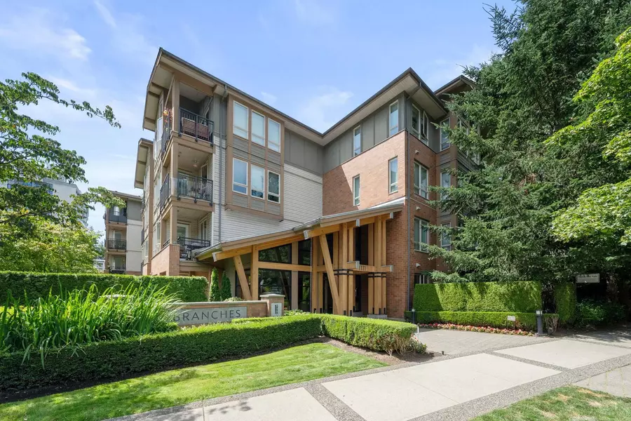 1111 E 27th ST #204, North Vancouver, BC V7J 1S3