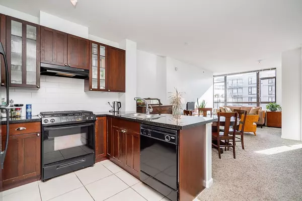 North Vancouver, BC V7M 3P2,170 W 1st ST #1004