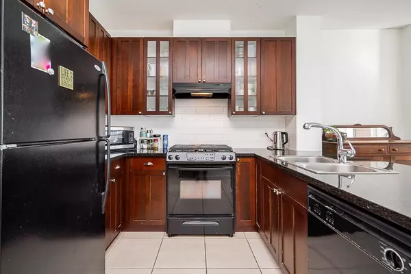 North Vancouver, BC V7M 3P2,170 W 1st ST #1004