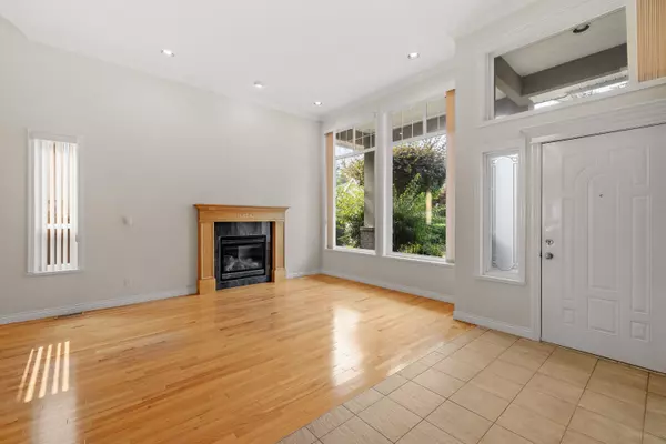 Surrey, BC V4N 5E2,10872 166 ST