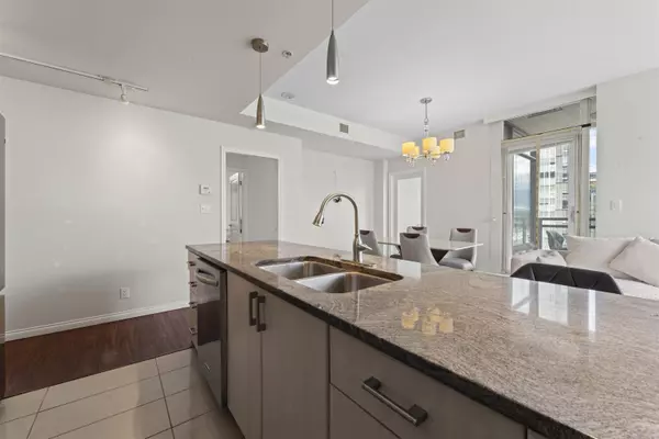 1211 Melville ST #1705 Vancouver, BC V6E 0A7