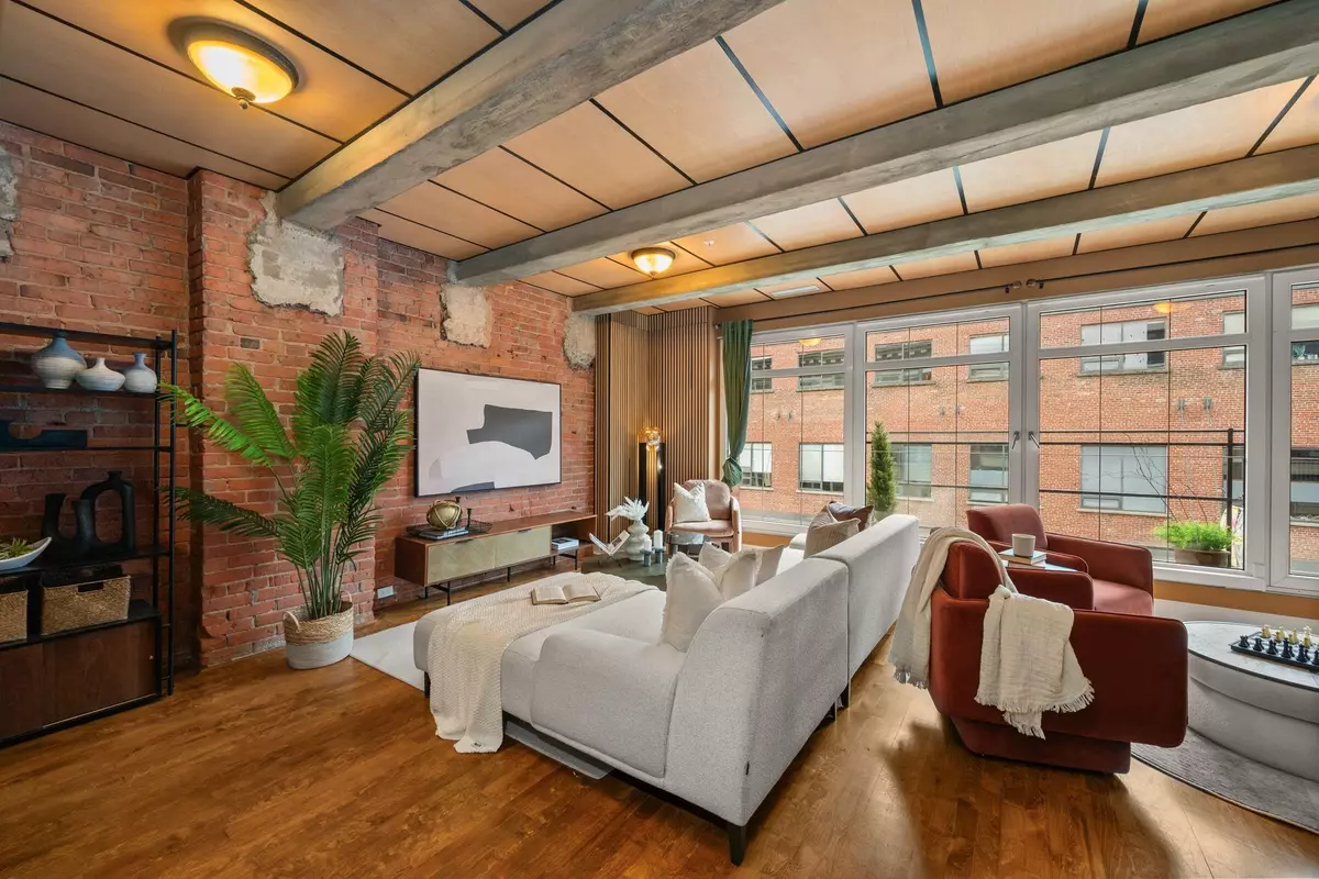 Vancouver, BC V6B 5P2,1155 Mainland ST #301