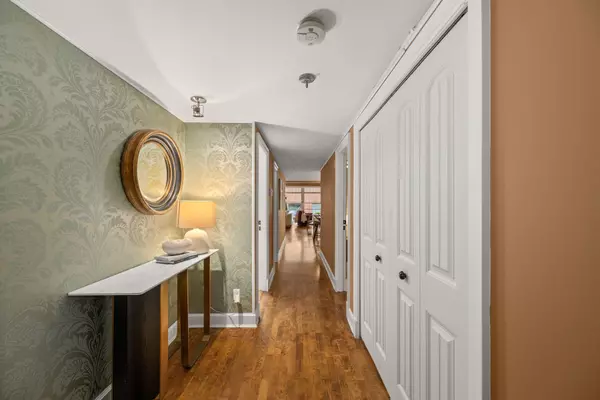 Vancouver, BC V6B 5P2,1155 Mainland ST #301