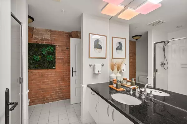 Vancouver, BC V6B 5P2,1155 Mainland ST #301