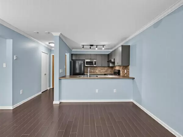 Coquitlam, BC V3B 7L5,1219 Johnson ST #307