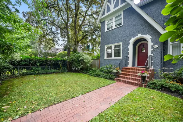 Vancouver, BC V6N 2T3,2527 W 37th AVE