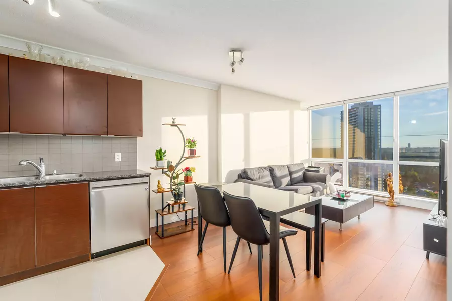 13618 100 AVE #3001, Surrey, BC V3T 0A8