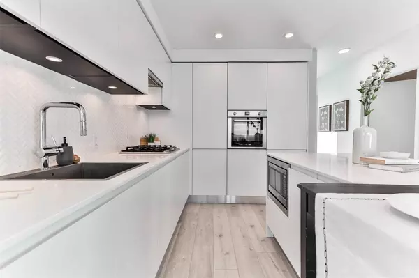 Burnaby, BC V3J 0M2,3833 Evergreen PL #1007