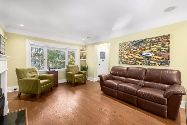Vancouver, BC V6R 2S1,3432 W 13th AVE