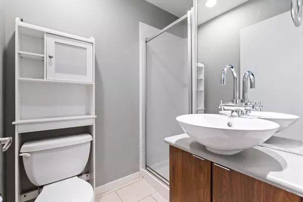 Vancouver, BC V6Z 3C5,975 Beatty ST