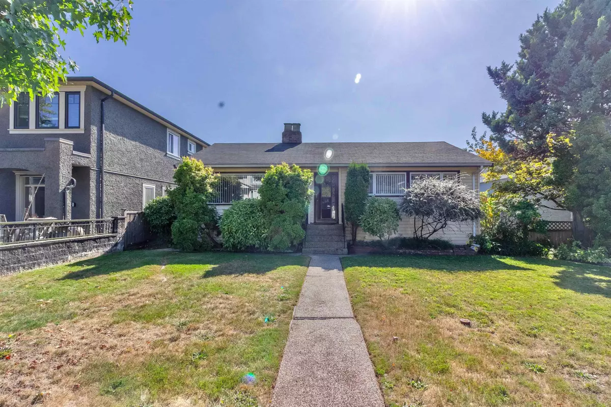 Burnaby, BC V5C 3C5,4342 Parker ST