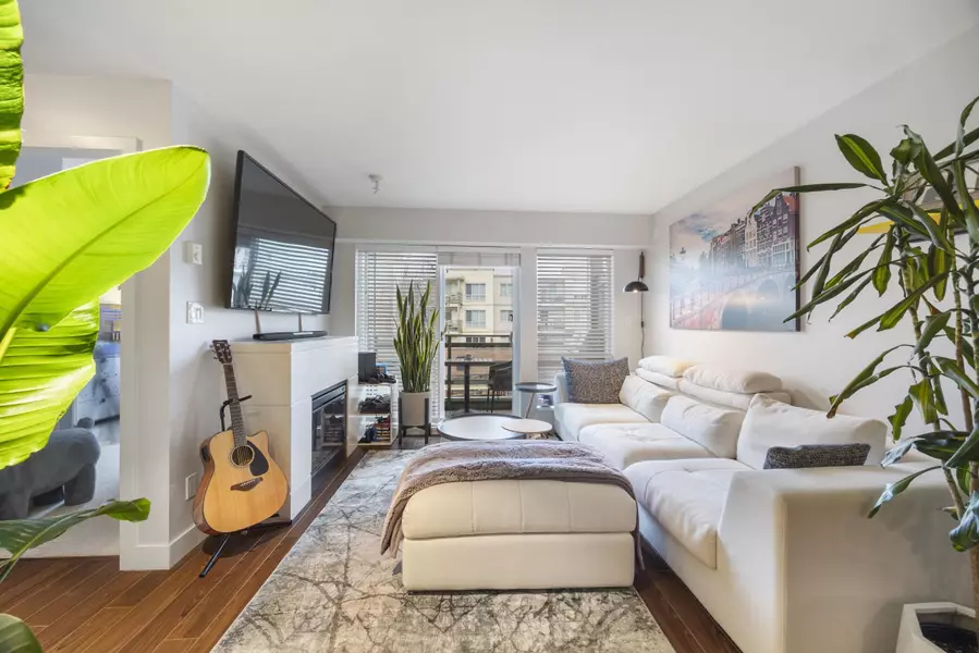 15745 Croydon DR #201, Surrey, BC V3Z 2L5