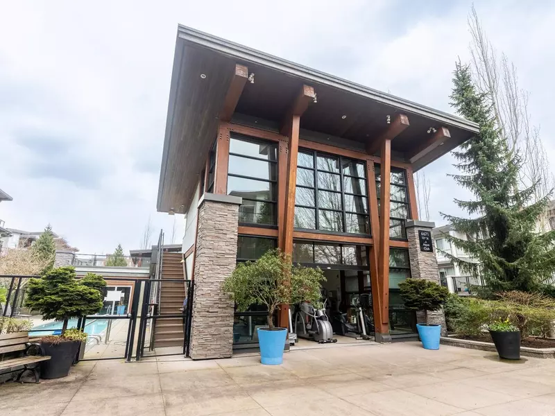 6688 120 ST #211, Surrey, BC V3W 1T8