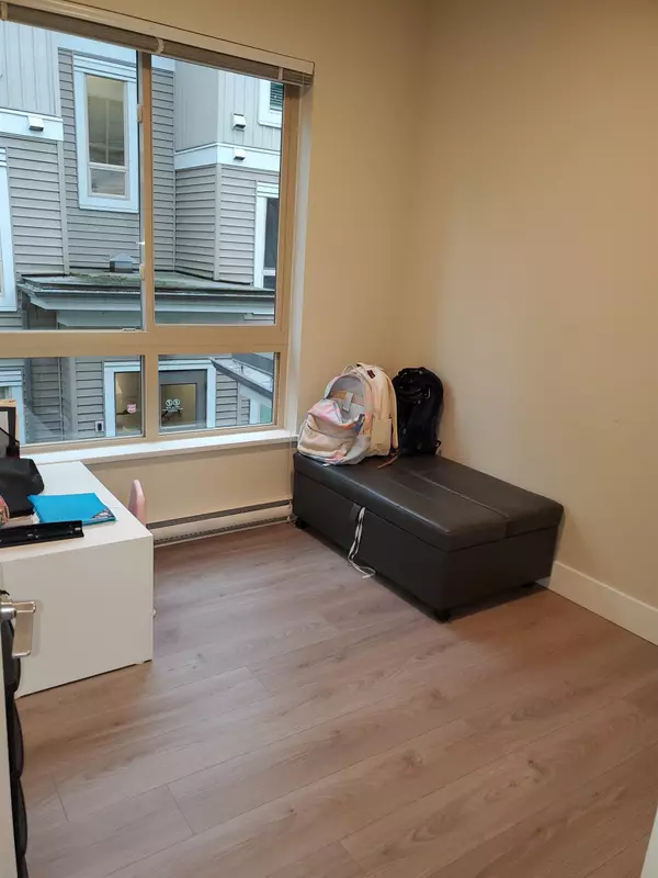 Surrey, BC V3W 1T8,6688 120 ST #211