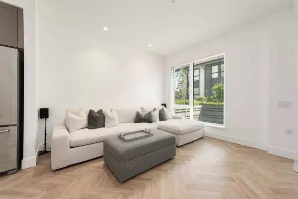 Burnaby, BC V5A 0G1,9278 Slopes Mews #3