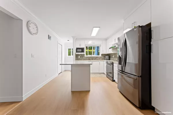 7881 120a ST #101 Surrey, BC V3W 0Y7