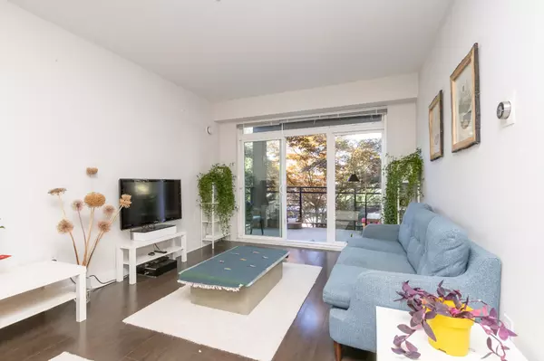 North Vancouver, BC V7M 0C6,733 W 14th ST #310