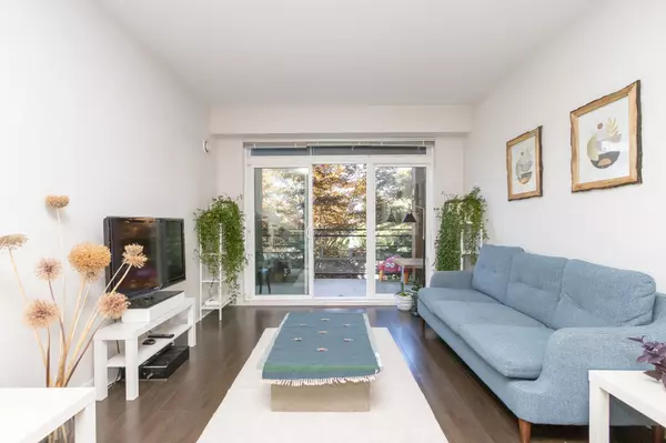 North Vancouver, BC V7M 0C6,733 W 14th ST #310