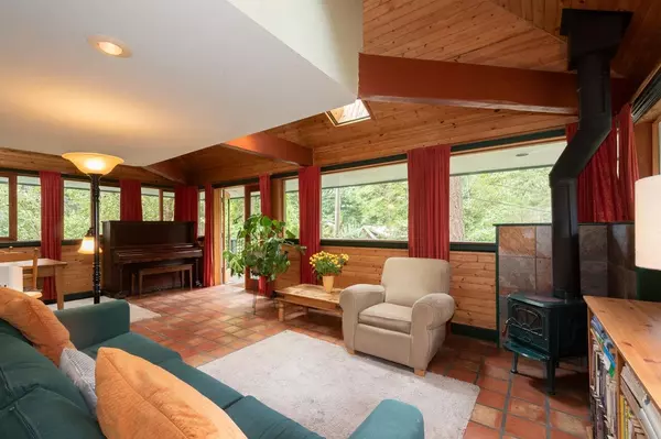 1261 Eagle's Nest RD Bowen Island, BC V0N 1G1