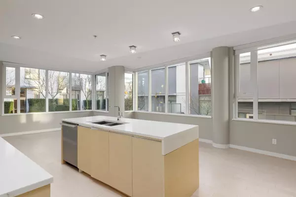 Vancouver, BC V5Z 2Y8,508 W 29th AVE #208