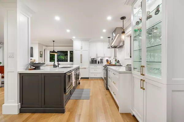 West Vancouver, BC V7T 2H8,1425 Palmerston AVE