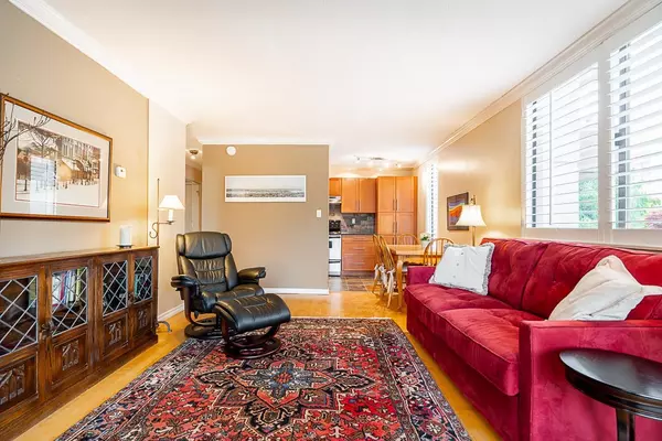 West Vancouver, BC V7V 1C3,2150 Bellevue AVE #204