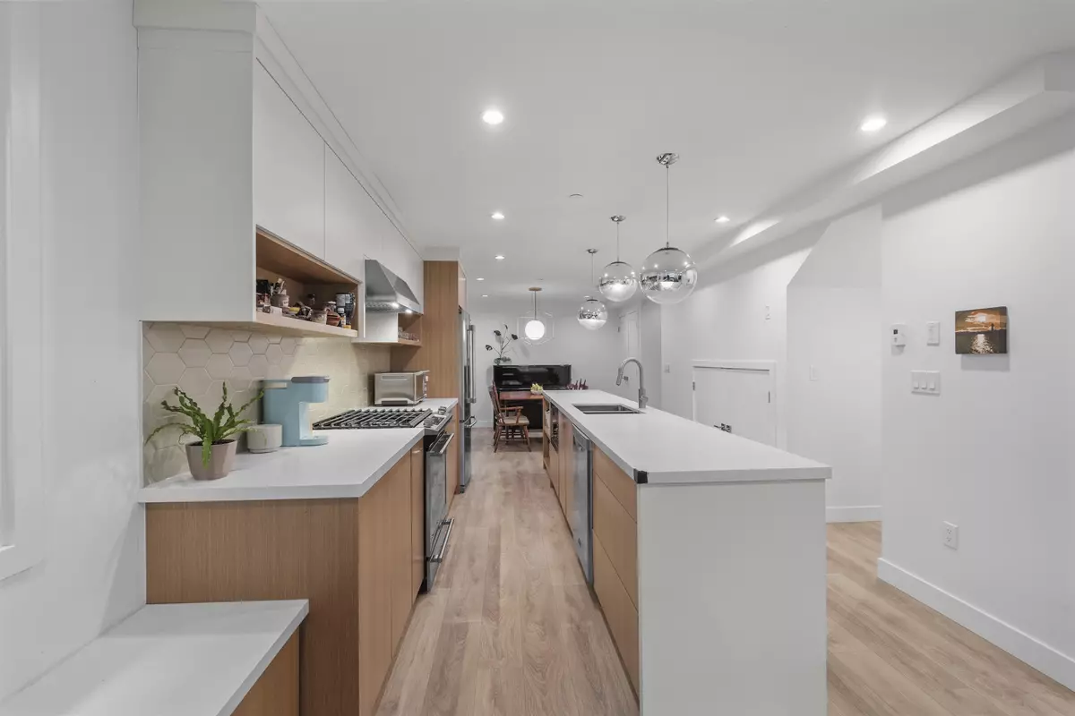 Vancouver, BC V5N 2K6,1452 E 20th AVE