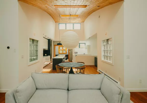 Vancouver, BC V5V 2H2,279 E 26th AVE