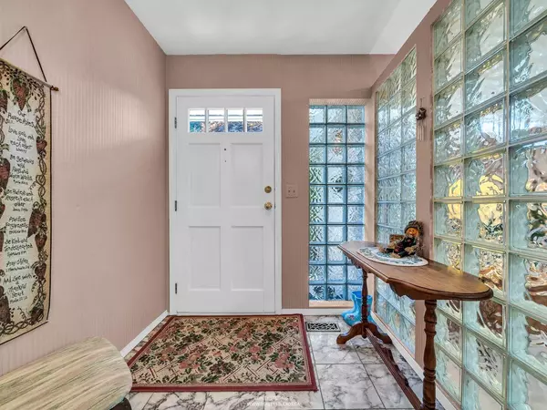 Delta, BC V4M 1B4,5221 1 AVE