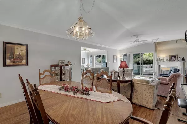 Surrey, BC V3R 9V1,10584 153 ST #217