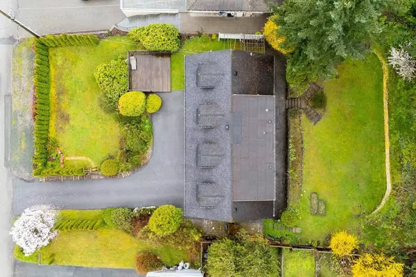 West Vancouver, BC V7V 2Z5,1805 Rosebery AVE