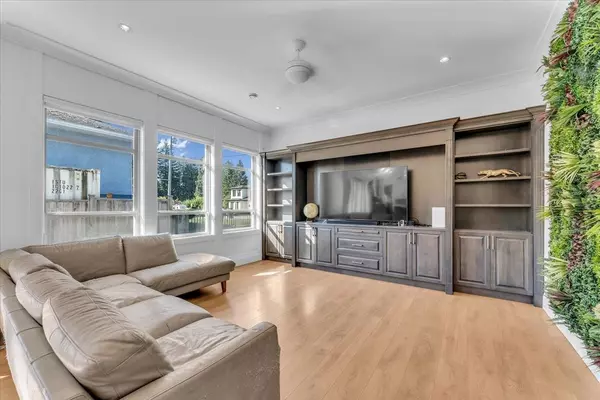 Coquitlam, BC V3K 3J5,2268 Latimer AVE