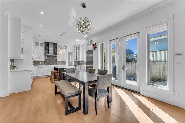 Coquitlam, BC V3K 3J5,2268 Latimer AVE