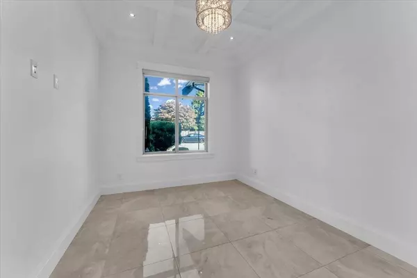 Coquitlam, BC V3K 3J5,2268 Latimer AVE