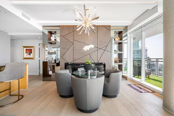 White Rock, BC V4B 0A3,15152 Russell AVE #1402