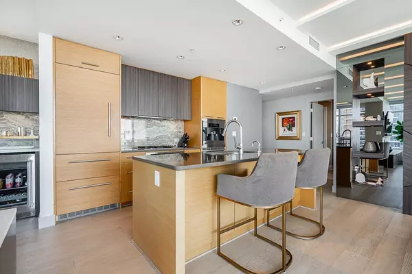 15152 Russell AVE #1402 White Rock, BC V4B 0A3