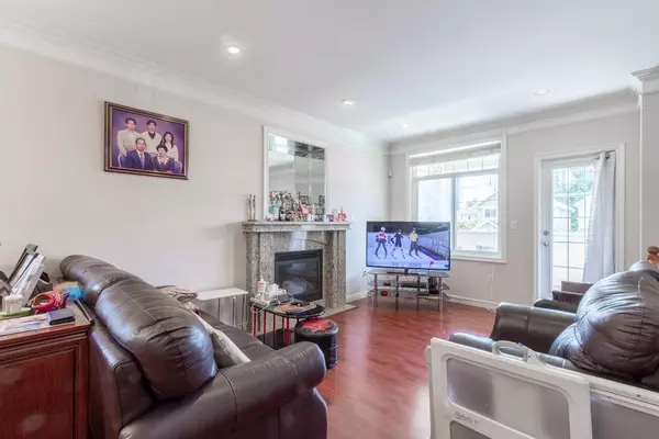 Burnaby, BC V5E 2G6,7487 Rosewood ST