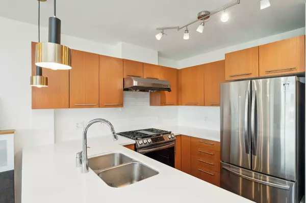 Burnaby, BC V5C 0E9,2133 Douglas RD #2905